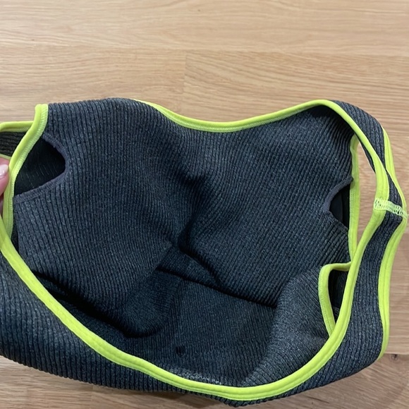 BCBGMAXAZRIA Medium Sports Bra Neon Contrast - Picture 4 of 4